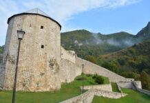 Fortifications Between Porta Phani and Petri Kapoussi